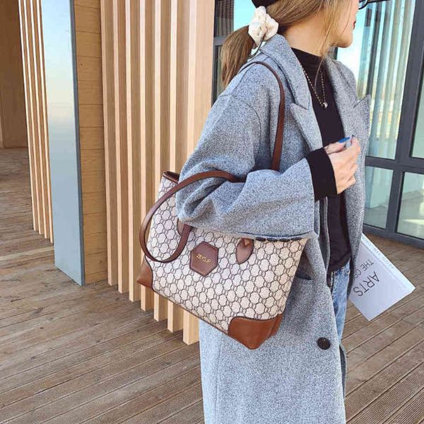 

80% off shop clearance contrast women's autumn and winter new euphemism design fashion printing large capacity tote bag single shoulder
