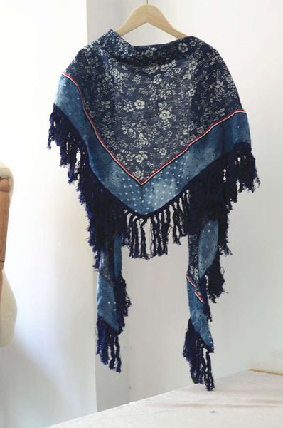 

folk triangle tassel scarf women's autumn and winter warm versatile dual purpose flower travel sunscreen shawl, Blue;black