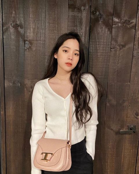 

star ouyang nana's new coat t-shirt 2020 new pit stripe thin long sleeve v-neck t-shirt with cardigan on e4bvl, White;black