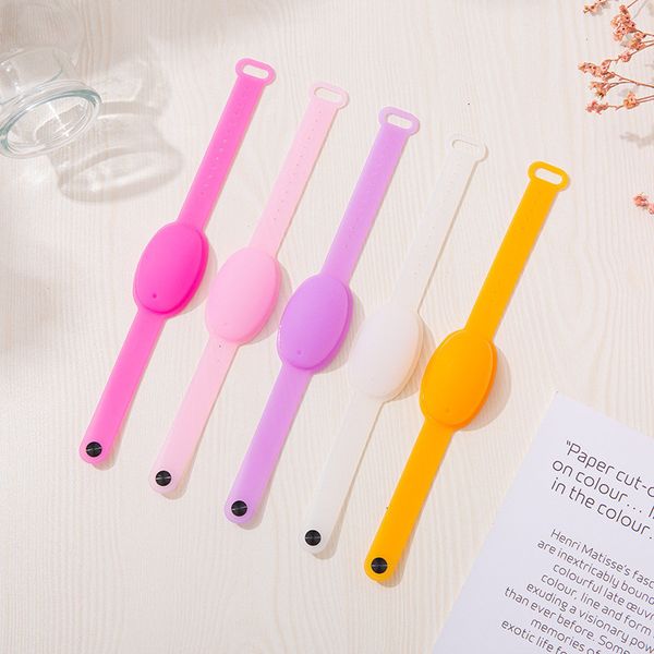 

silicone heart factory wrist bracelet 10ml hand shaped wristband portable dispensing squeezy sanitizer bangle party favo