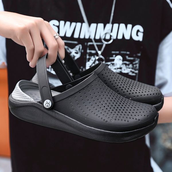 

2020 men sandals crocks summer hole shoes crok rubber clogs men eva garden shoes black crocse beach flat sandals slippers y200702