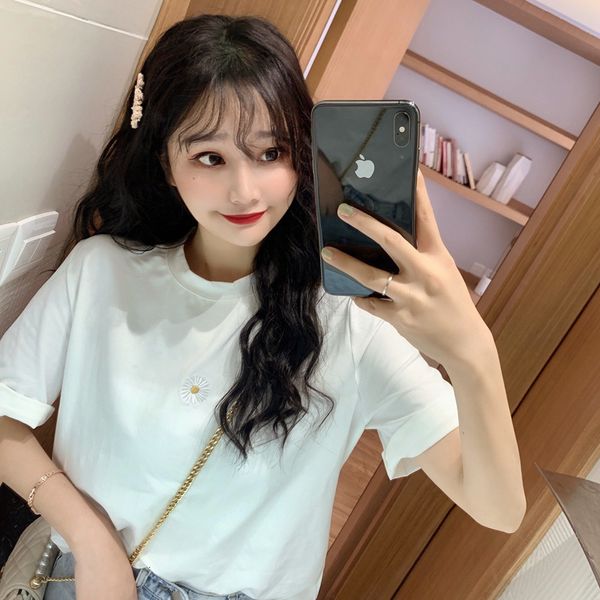 

2021 new summer embroidered cotton material small daisy sleeve short female shirt candy around the upper student neck trend 4062, White