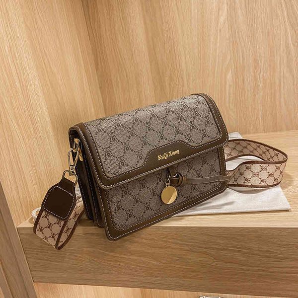 

2022 latest handbag factory store french women's single shoulder red style wide shoulder belt small square