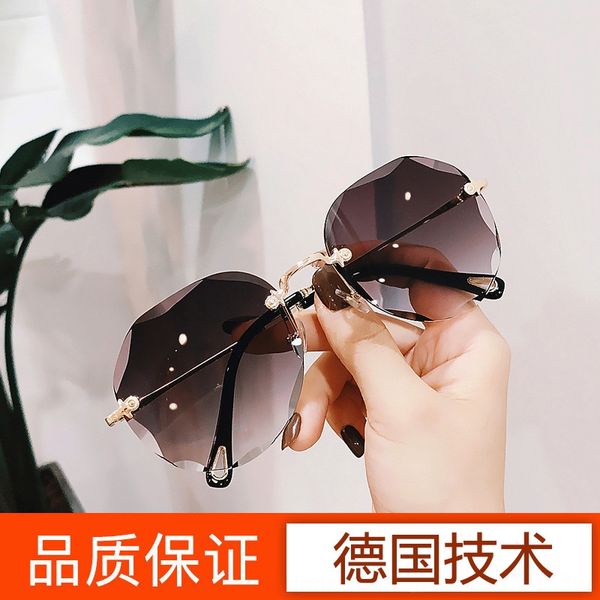 

trimming new frameless sun large frame personalized internet celebrity frog sun sunglasses women's glasses, White;black