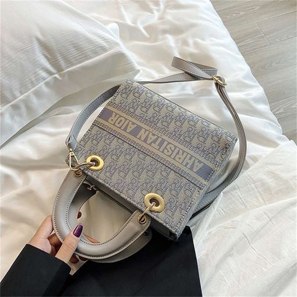 

factory store shop french minority bag women's new fashion versatile messenger bag canvas embroidered one shoulder hand