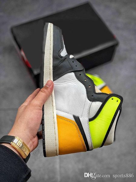 

новый воздух аутентичные 1 высокий og вольт золотые кроссовки белый вольт университет золото черный ретро мужчины женщин на открытом воздухе