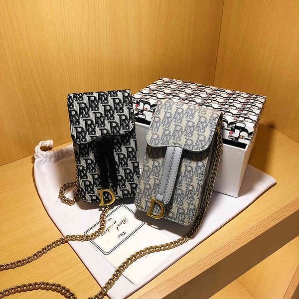 

2022 latest luggage factory wholesale vertical mobile phone bag female new chain messenger bag red mini canvas bag autumn