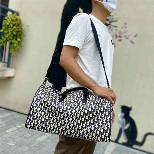 

2022 factory wholesale new model direct men's men2021 autumn and winter printed leather travel waterproof lbxd bag