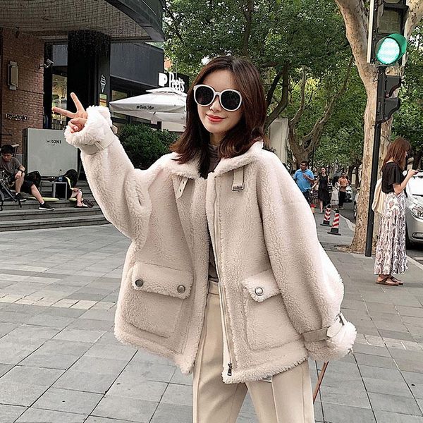 

chic lambs wool women coat 2020 new winter faux fur female plush locomotive service loose jacket casual korean white oversized, Black