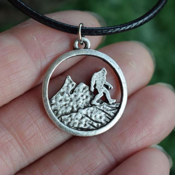 

chains 1pcs bigfoot necklace, Silver
