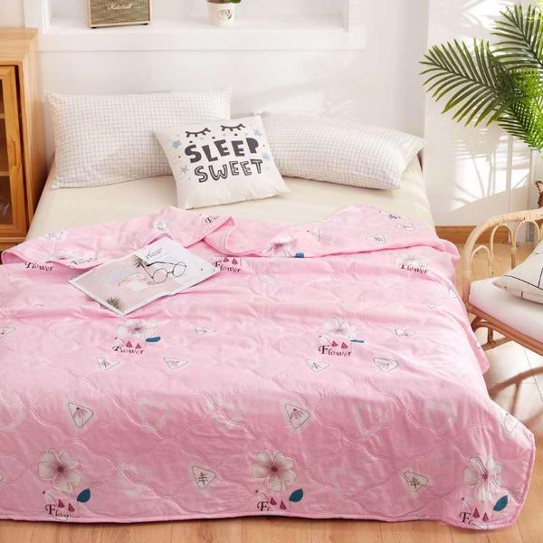

in summer, the thin quilt is washed by single person and double person