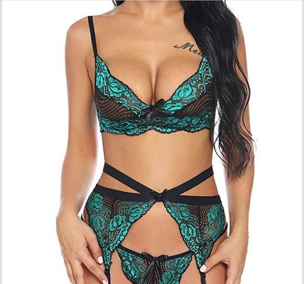 

lcross-border supply of european and american foreign trade underwear hollow lace ultra-thin women' three-piece wholesale, Red;black