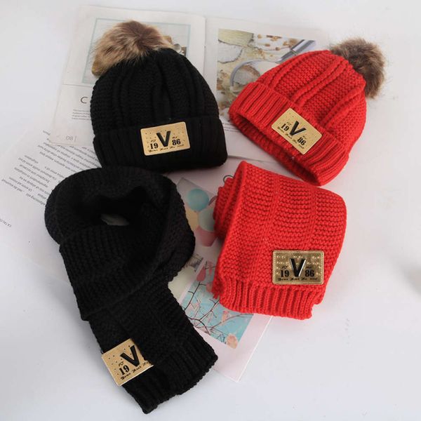 

v 2019 new letter wool cover baby cap scarf two piece set, Red;brown
