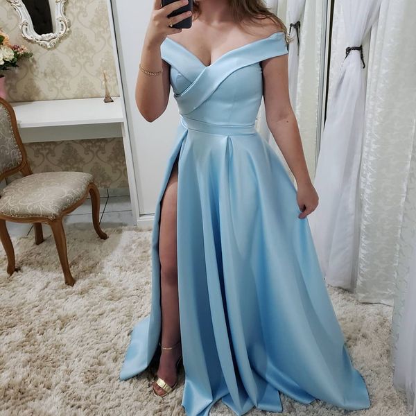 2022 Céu claro elegante simples azul barato vestidos de baile de baile off os ombros ruched alto split vestidos de festa noturna