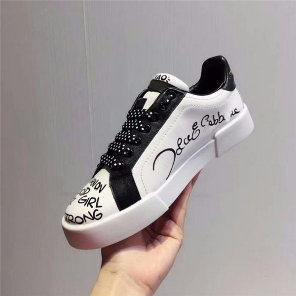 

wang junkai's new autumn / winter 20 leather graffiti small white shoes for women's delireba lovers flat shoes fashion, Black