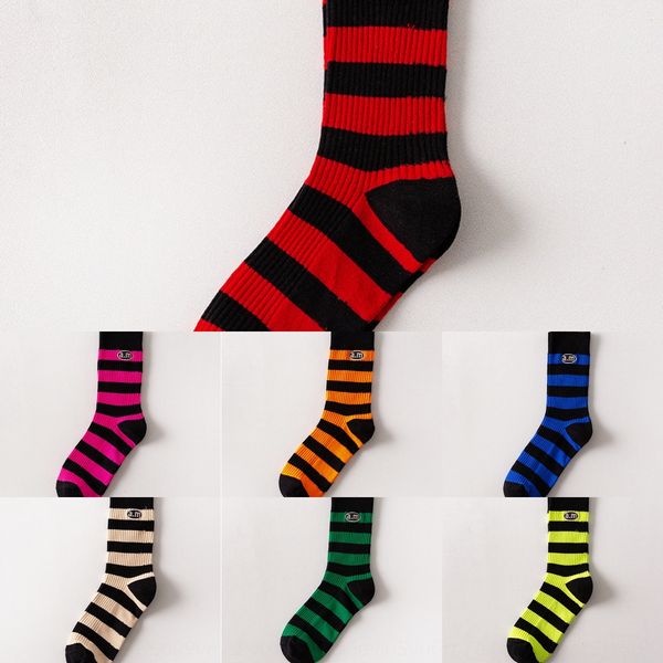 

новый стиль мужской осени и зимой чистого цвета вышитой середина трубы ins модного цвета полосатых сложенный средние носки средних носки нос, Black