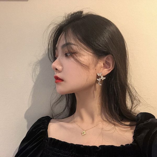 

новая мода для женщин корейского стиля 2020 девочки циркон стад смазливого заявление серьги бабочка ювелирных изделия, Black