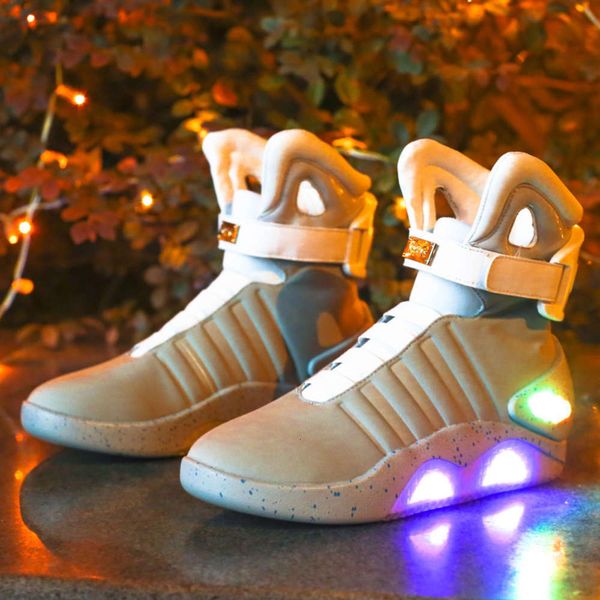 

men's 2020 new small white colorful orcent light fashion trend casual sho, Black;red
