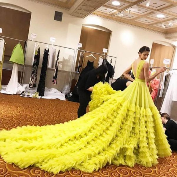 

gorgeous puffy ruffles tulle open back tulle tiered long prom dresses 2021 a-ine pageant prom gowns vestidos de feast customed, Black