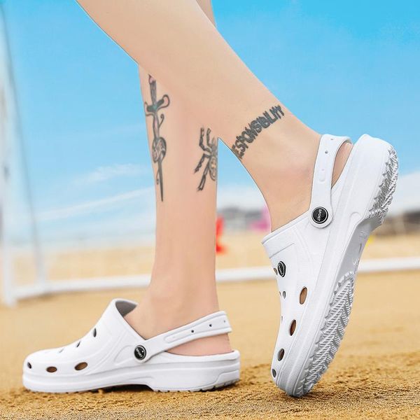 

202120212020 New Runner Water Shoes Beach Sports Slippers Sandals Hole Breathable Designer for Women Men Casual Slip On Sneakers 36-49 031
