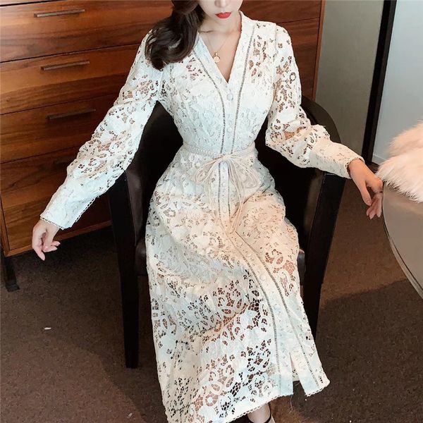 

2021 new autumn single-breasted woman dressed vintage hollow out floral v-neck runway design rentals dress female white rice 8t32, Black;gray