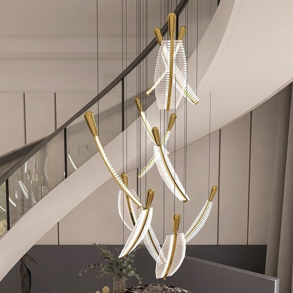 Lampadario a spirale con scala a chiocciola Lampada a sospensione moderna in piuma per soggiorno Design creativo per interni Lampade a led in oro