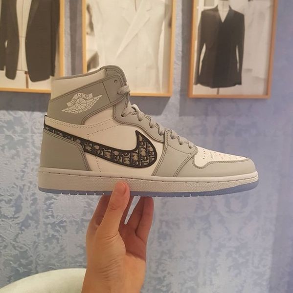 

air dÃ¬Ã²r cÃ²nversÃ¨ jordÃ¡n 1 aj basketball shoes crystal triple-s trainer zoom r2t racer blue retro kanye baskets boots sneakers shoes, Black