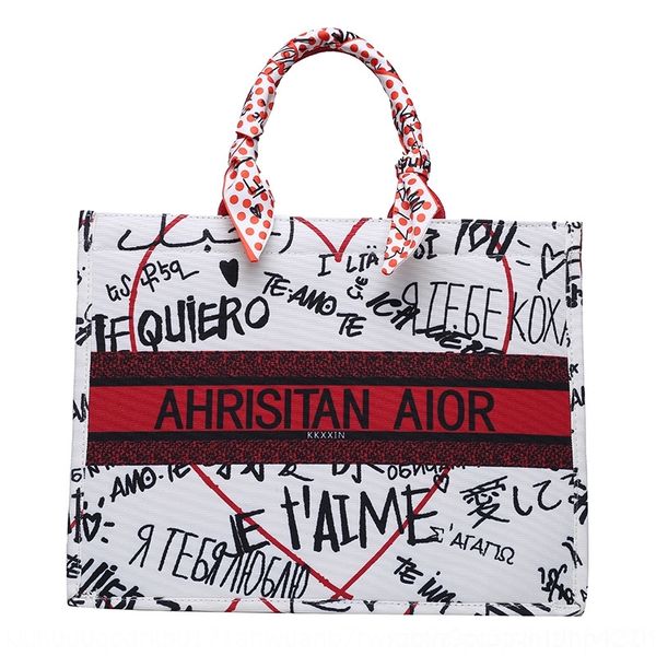 

ikry wholesale2017 new girls women fashion polyester ladies washbag foldable style embroidery cosmetic case maquilhagem make up bag