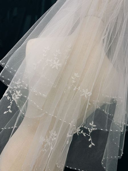 

2019 new hand sewn embroidered beads small flower headdress short modeling yarn double hair comb bride p, Silver