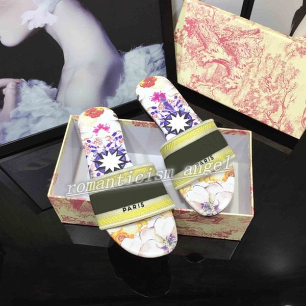 

2021 new women sandals slippers embroidery beautiful sandal floral brocade flip flops striped beach genuine leather dazzle flowers slipper, Black;grey