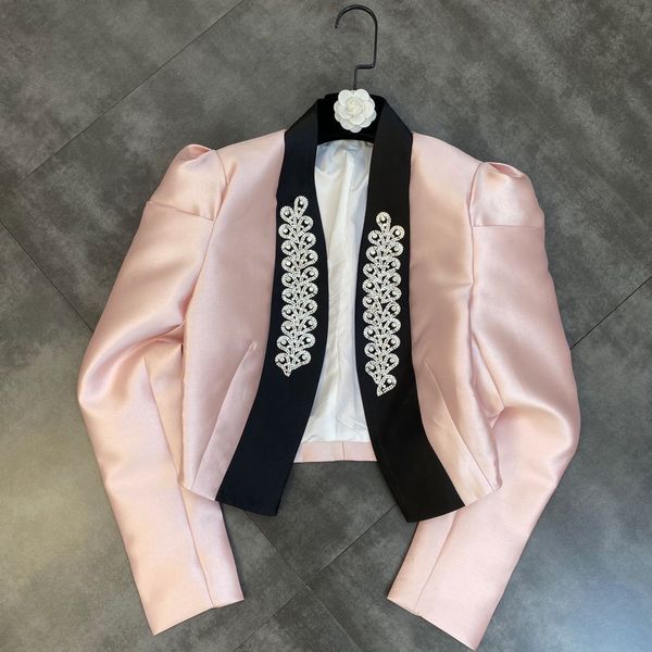 Novo design moda feminina com decote em v puff manga longa cor rosa tecido de cetim strass flor remendada jaqueta curta de luxo casaco SML