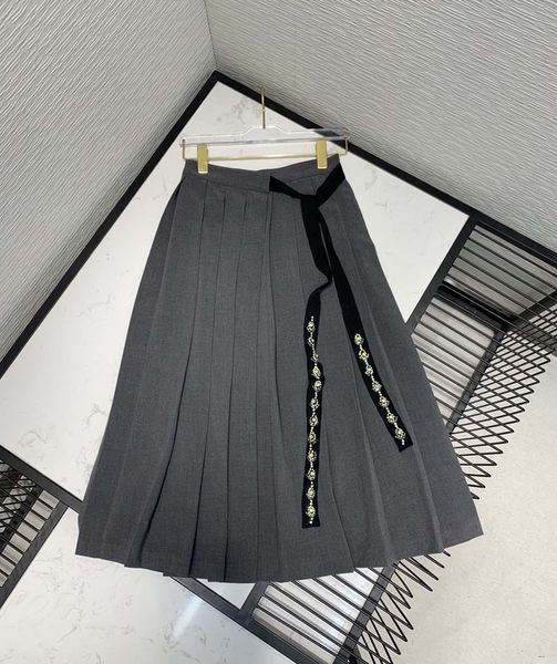 

2020 early spring women's new temperament wild office lady three-dimensional cut tie pleated skirt worldwide y1214, Black