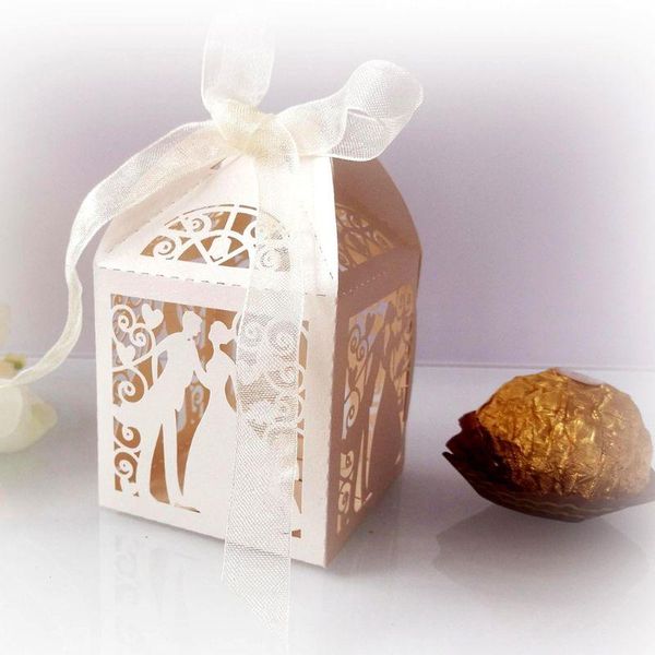 

25pcs/set couple bride groom laser cut hollow favors gifts candy boxes with ribbon baby shower wedding party supplies