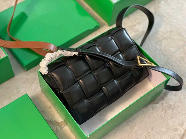 

2021 ladies messenger bag woven pillow fashion all-match design high-quality leather fashion