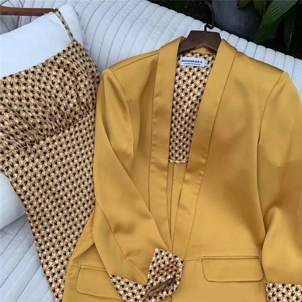 

2021 new dressed as woman of large size 100kg sister fat autumn temperamental suit small jacket with cabresto even a set he7w, White;black