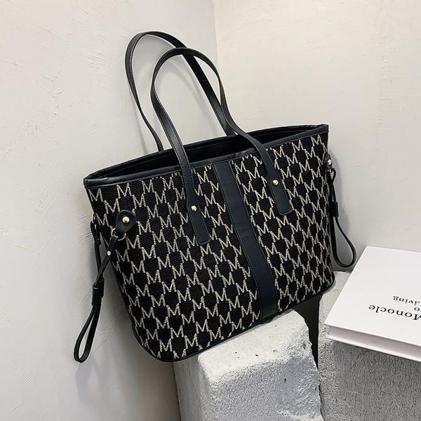 

autumn&winter large-capacity handbag popular new fashion single shoulder bag texture tote multifunctional bag mommy book