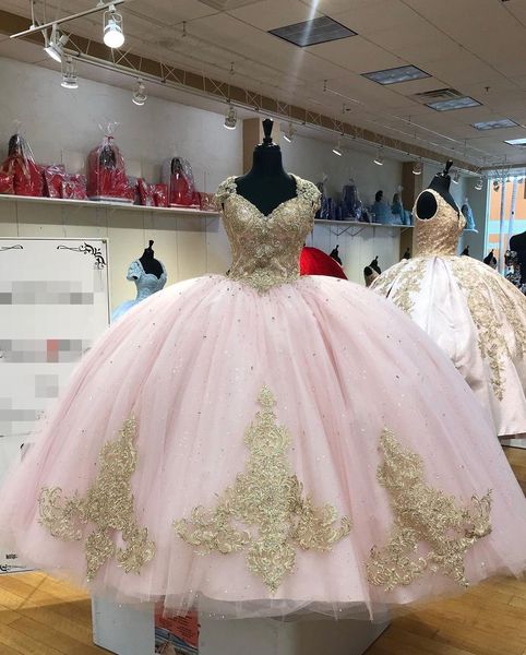 Розовые и золотые платья Quinceanera Ball Clange Prom Cheap 2021 Applique из бисера возлюбленные на шнуровке Tulle Sweet 16 платья Формальные платья длинные