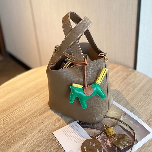 

women's new elephant gray vegetable basket bucket head layer leather hand bag