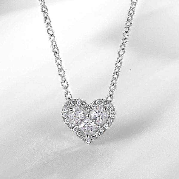 

luxurys designers fashion dz076 new creative peach heart women's pendant princess simulation pendant can be worn with clavicle chain je, Silver