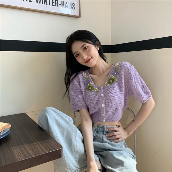

summer 2020 new korean embroidered short v-neck embroidery embroidery t-shirt for women to wear thin fashion bottoming fashion trend, White;black