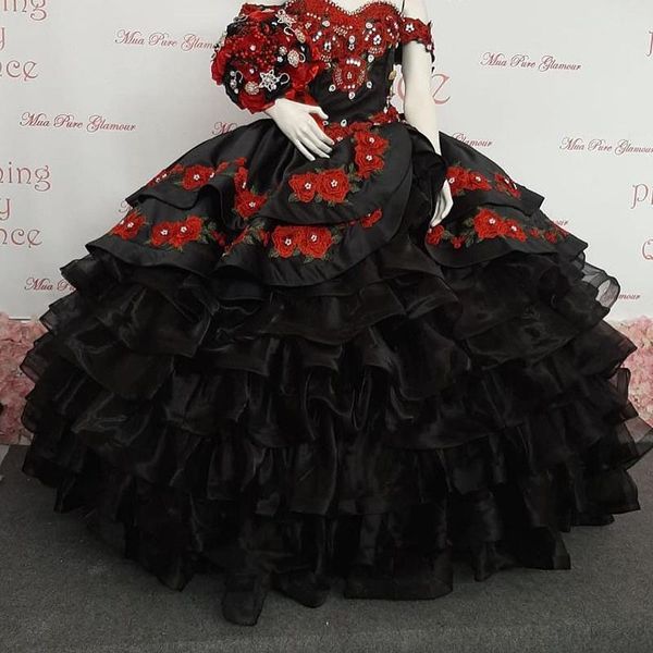 New Designer Black Mexcian Ball Gown Quinceanera Abiti in pizzo Appliques Ruffles Gonna Organza Sweet 16 Dress Prom Dress Vestido De 15 Anos