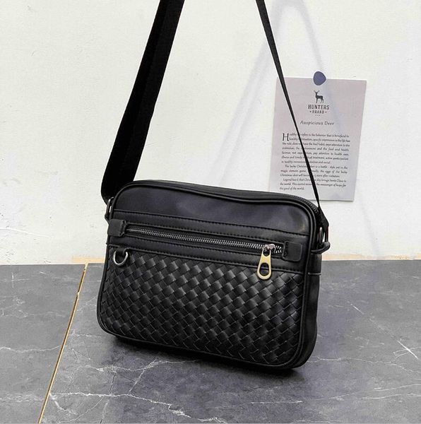 

wholesale men handbag hand-woven fashion shoulder bag new minimalist atmospheric leather messenger bag street trend leather shoulder bag