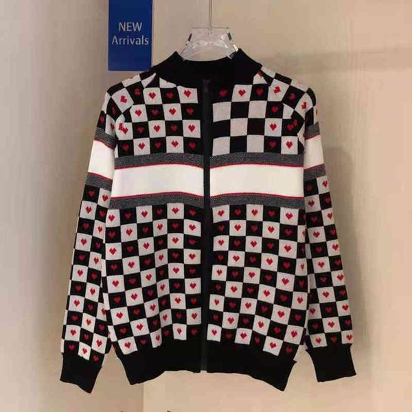 

2022 factory wholesale new high version autumn love square color contrast fashion leisure comfortable couple coat, White