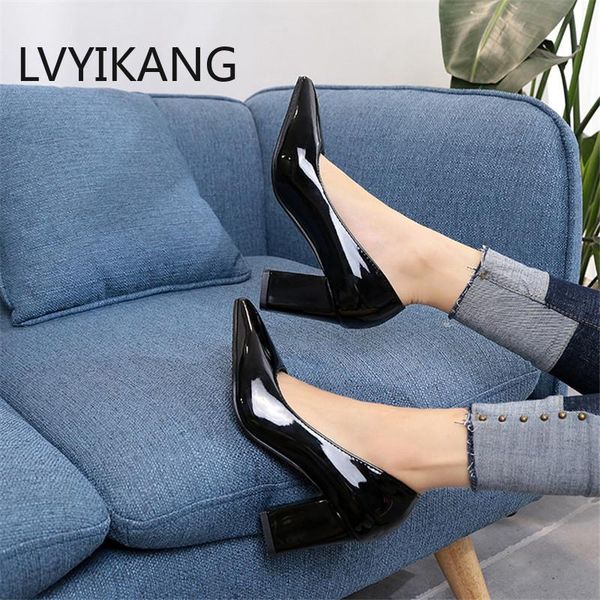 

новые женщины насосов черных высоких каблуки 7.5cm леди лакированной кожи неглубоко толстый с осенью остроконечной одиночная обувью slip-on, Black