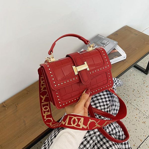 

2020 new crocodile pattern women's shoulder bag ins bag messenger diagonal handbag fashion small square with lid