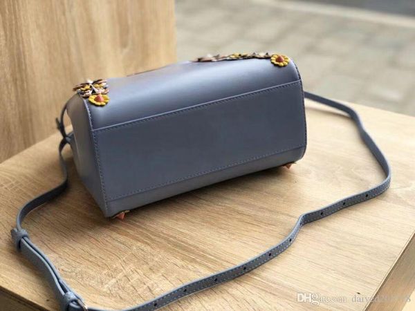 

европейский классический роскошный стиль, высокое качество женская сумка, сумка цветок украшения, чистая кожа, милан модель шоу, отличная уп