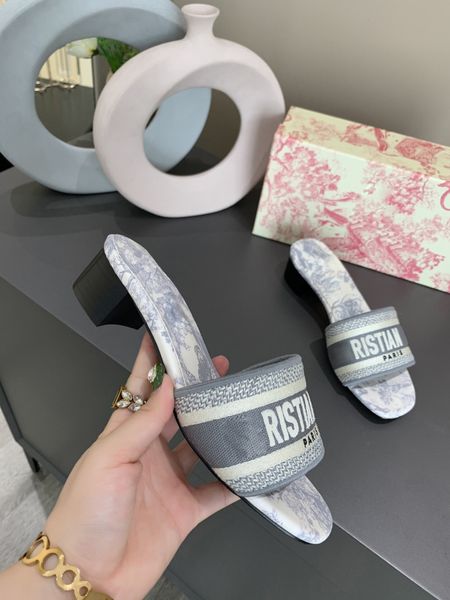 

slippers 2020 new style women wear fashion versatile net red same type of one character slipper large flat bottom sandal, Black