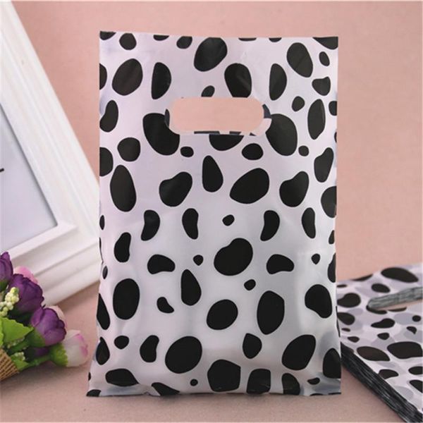 Neuer Stil Großhandel 15 * 20 cm Milchkuh-Design Verpackung Geschenktüten mit Griffen Kunststoff-Einkaufstüten