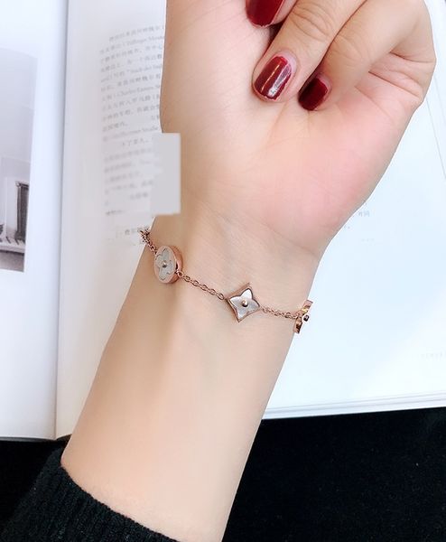 

титана стала белым bains счастливого клевера женщин чистого красного дизайна clover браслет корейских личностей моды универсального браслет, Golden;silver