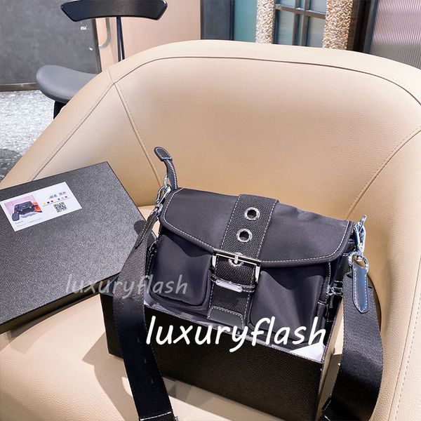 

men and women 2021 fashion luxurys crossbody bags european and american design nylon black with silvery metal shoulder purse wholesale